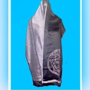 Versace Medusa Unisex Scarf NWT super soft and elegant